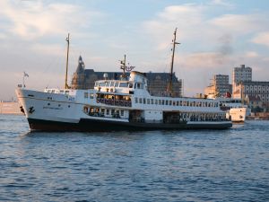 Bosphorus Dinner Cruise with Turkish Night Show – A Magical Evening in Istanbul